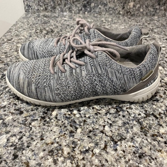 Cloth shoes - Picture 4 of 6